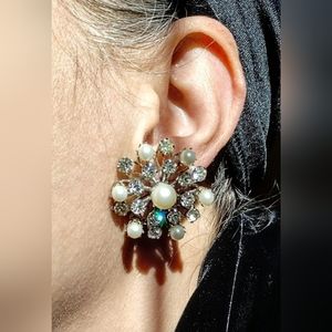Vintage 50s SNOWFLAKE pearl rhinestone cluster silver tone earrings clip ons